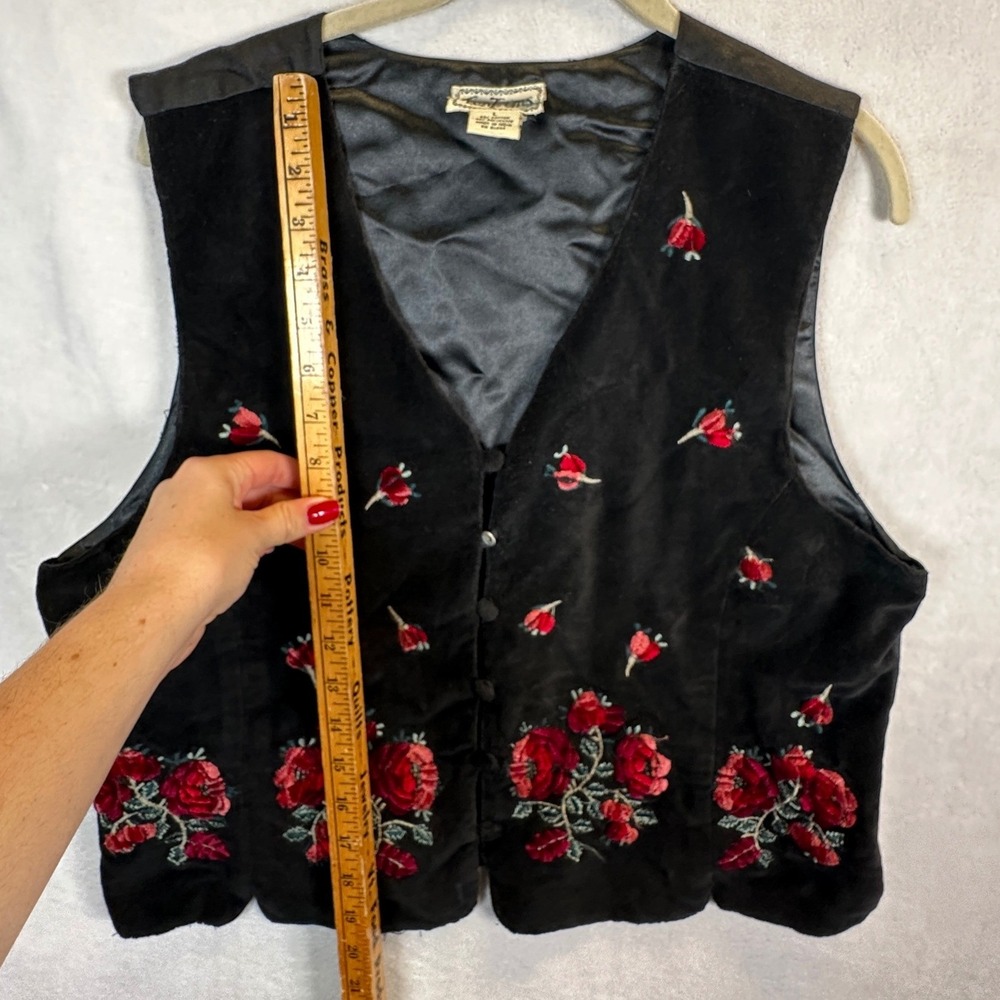 TanTrums Vintage Black Velvet Floral Embroidered Vest Red Rose Large - Picture 4 of 9